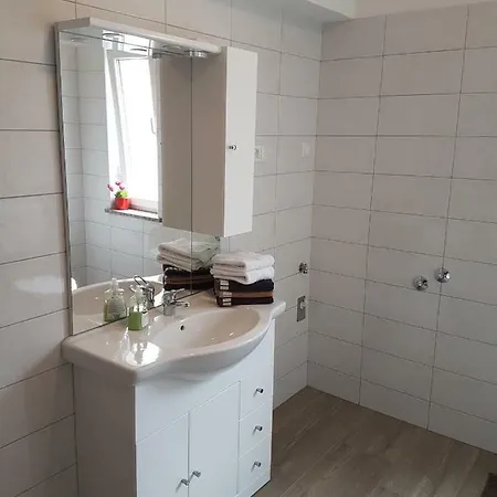Eni Apartman