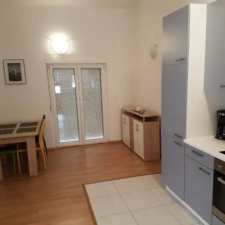Eni Apartment *